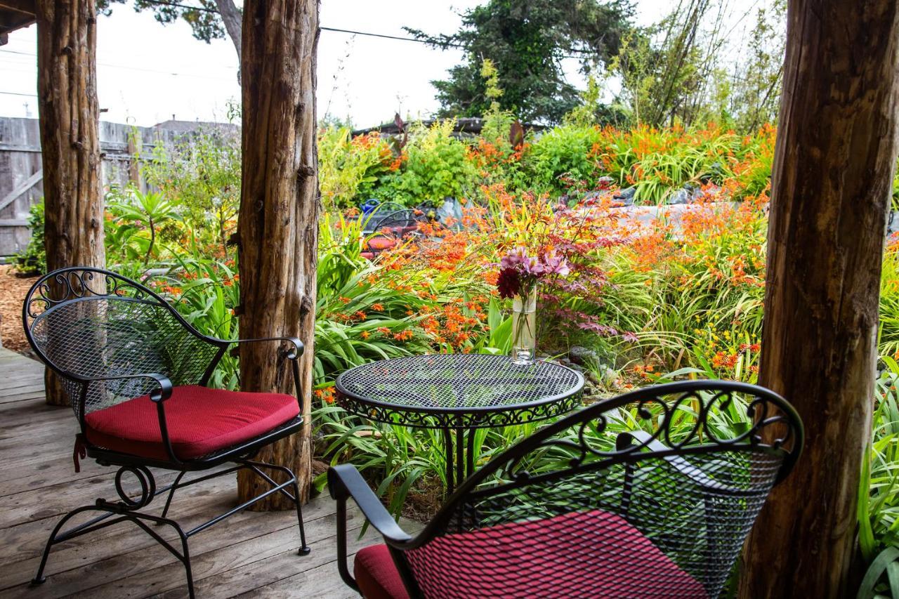 The Front Porch Hidden Oasis Hotel Arcata Exterior photo